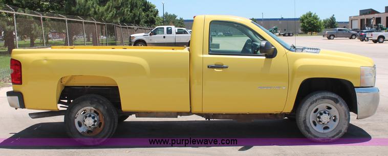 image for item K8826 2008 Chevrolet Silverado 2500HD LS pickup truck