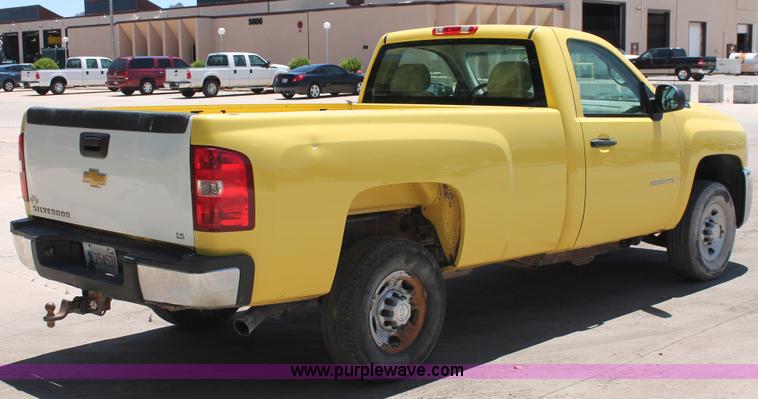 image for item K8826 2008 Chevrolet Silverado 2500HD LS pickup truck