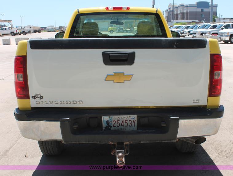 image for item K8826 2008 Chevrolet Silverado 2500HD LS pickup truck