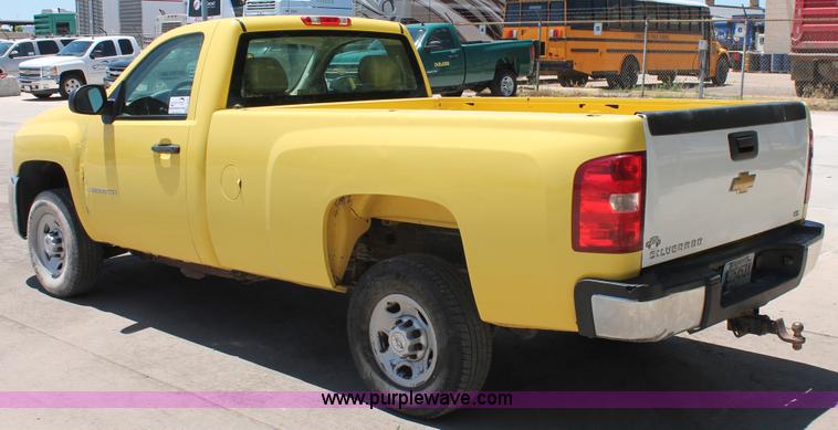 image for item K8826 2008 Chevrolet Silverado 2500HD LS pickup truck