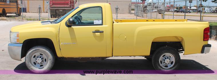 image for item K8826 2008 Chevrolet Silverado 2500HD LS pickup truck