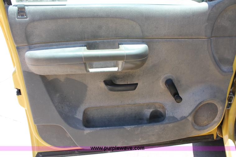 image for item K8826 2008 Chevrolet Silverado 2500HD LS pickup truck