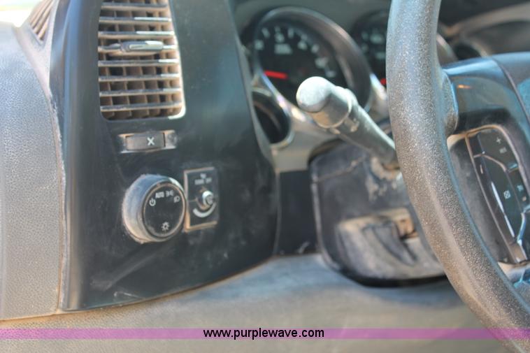 image for item K8826 2008 Chevrolet Silverado 2500HD LS pickup truck