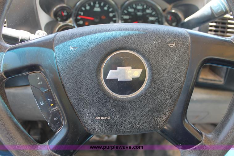 image for item K8826 2008 Chevrolet Silverado 2500HD LS pickup truck