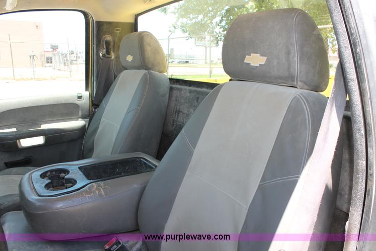 image for item K8826 2008 Chevrolet Silverado 2500HD LS pickup truck
