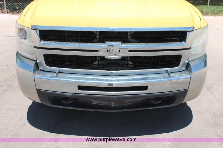 image for item K8826 2008 Chevrolet Silverado 2500HD LS pickup truck