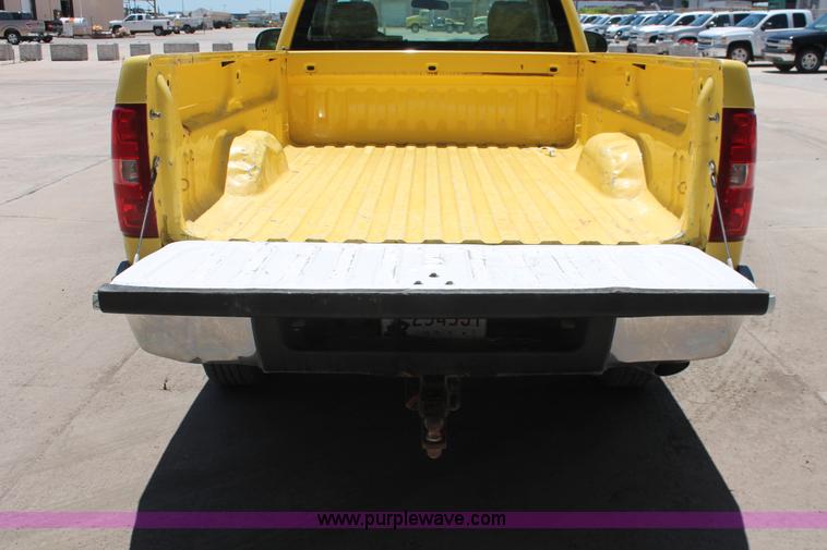 image for item K8826 2008 Chevrolet Silverado 2500HD LS pickup truck
