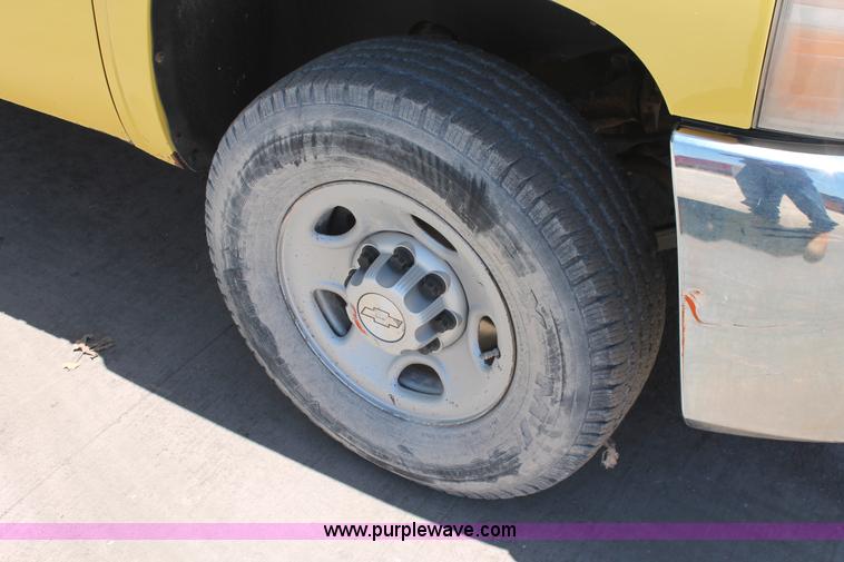 image for item K8826 2008 Chevrolet Silverado 2500HD LS pickup truck