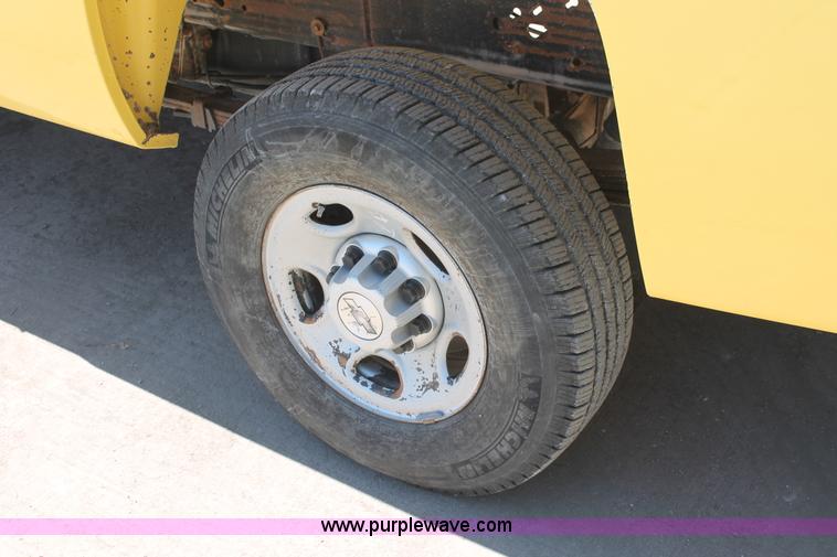 image for item K8826 2008 Chevrolet Silverado 2500HD LS pickup truck