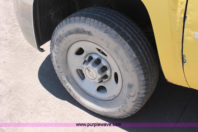 image for item K8826 2008 Chevrolet Silverado 2500HD LS pickup truck