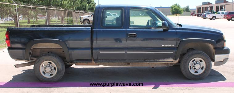 image for item K8829 2005 Chevrolet Silverado 2500HD Ext. Cab pickup truck