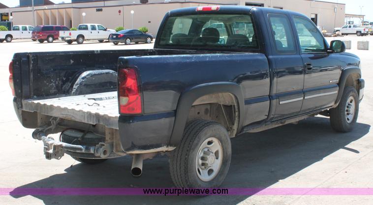 image for item K8829 2005 Chevrolet Silverado 2500HD Ext. Cab pickup truck