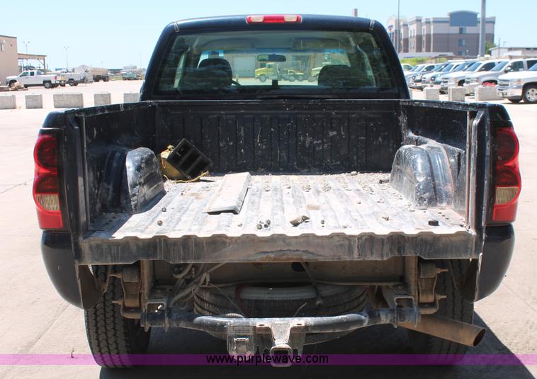image for item K8829 2005 Chevrolet Silverado 2500HD Ext. Cab pickup truck