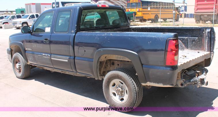 image for item K8829 2005 Chevrolet Silverado 2500HD Ext. Cab pickup truck