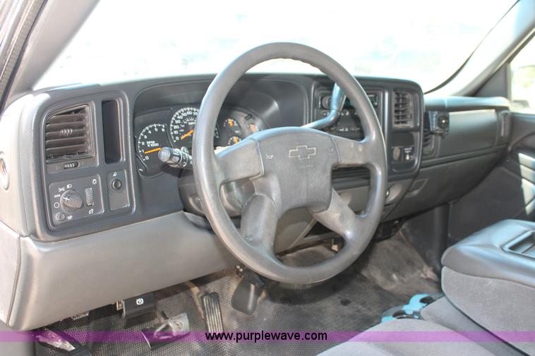 image for item K8829 2005 Chevrolet Silverado 2500HD Ext. Cab pickup truck