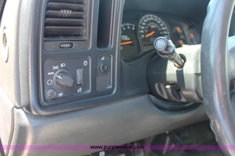 image for item K8829 2005 Chevrolet Silverado 2500HD Ext. Cab pickup truck