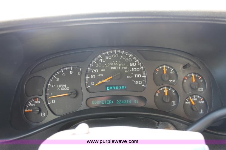 image for item K8829 2005 Chevrolet Silverado 2500HD Ext. Cab pickup truck