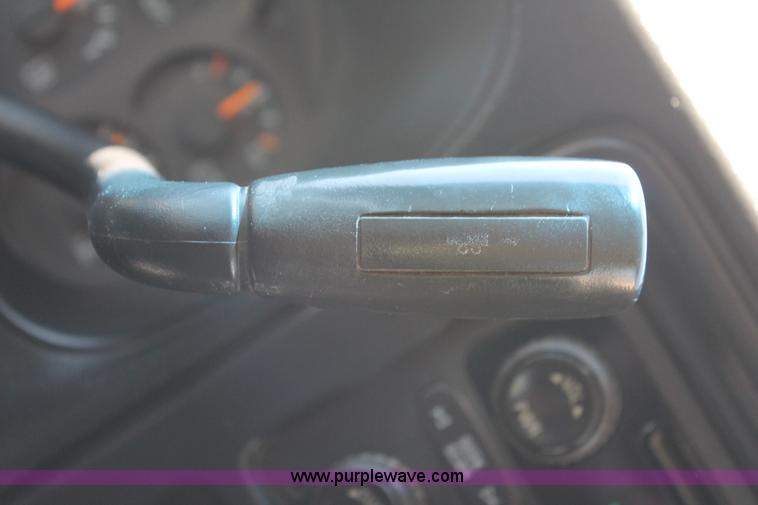 image for item K8829 2005 Chevrolet Silverado 2500HD Ext. Cab pickup truck