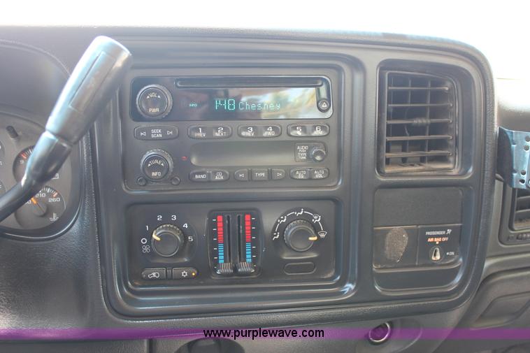 image for item K8829 2005 Chevrolet Silverado 2500HD Ext. Cab pickup truck