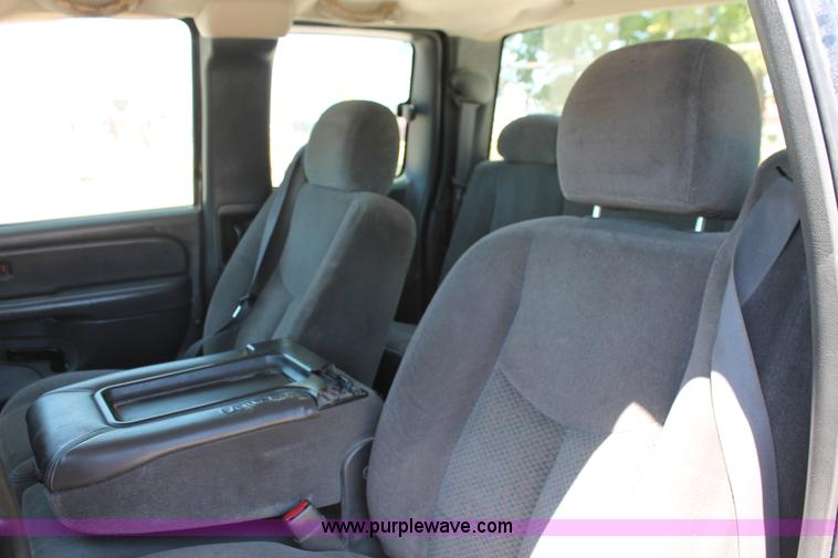 image for item K8829 2005 Chevrolet Silverado 2500HD Ext. Cab pickup truck