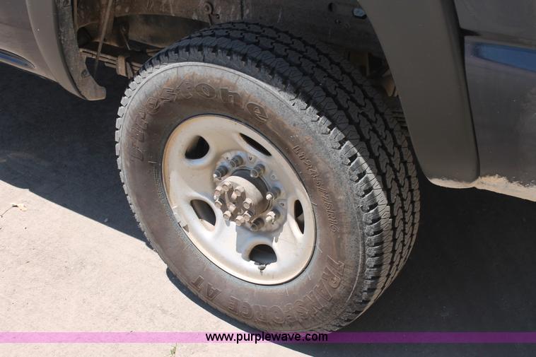 image for item K8829 2005 Chevrolet Silverado 2500HD Ext. Cab pickup truck