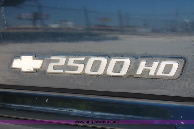 image for item K8829 2005 Chevrolet Silverado 2500HD Ext. Cab pickup truck