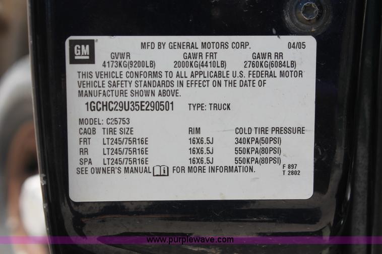 image for item K8829 2005 Chevrolet Silverado 2500HD Ext. Cab pickup truck