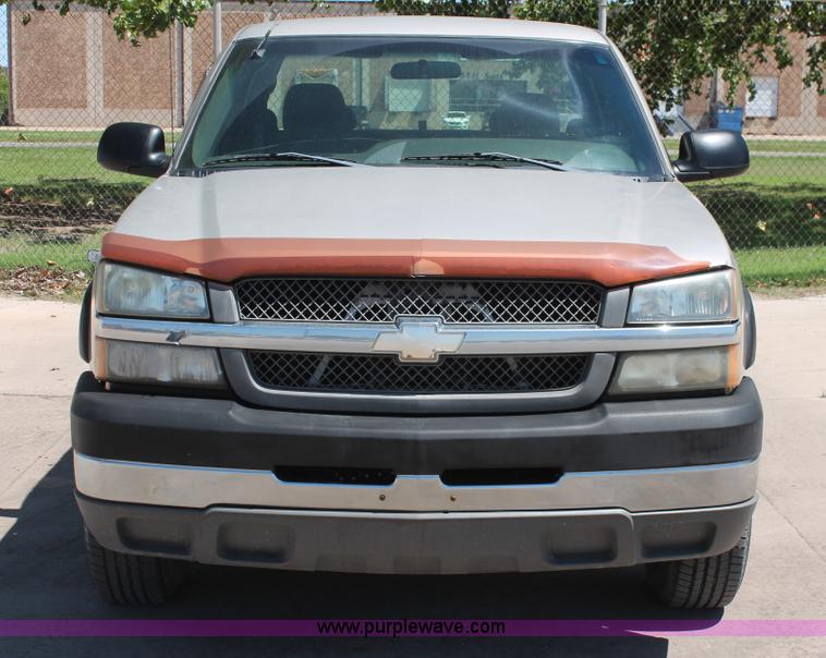 image for item K8831 2004 Chevrolet Silverado 2500HD Ext. Cab pickup truck