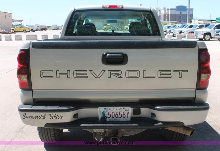 image for item K8831 2004 Chevrolet Silverado 2500HD Ext. Cab pickup truck