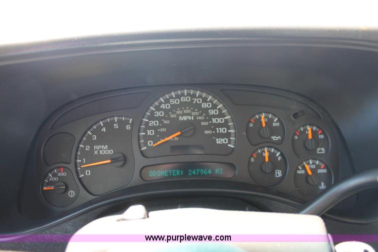 image for item K8831 2004 Chevrolet Silverado 2500HD Ext. Cab pickup truck