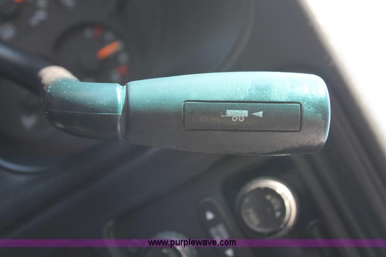 image for item K8831 2004 Chevrolet Silverado 2500HD Ext. Cab pickup truck