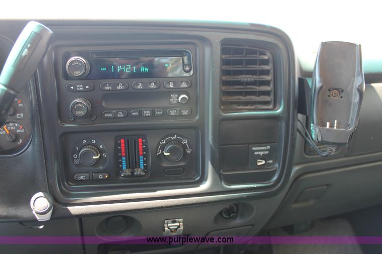 image for item K8831 2004 Chevrolet Silverado 2500HD Ext. Cab pickup truck