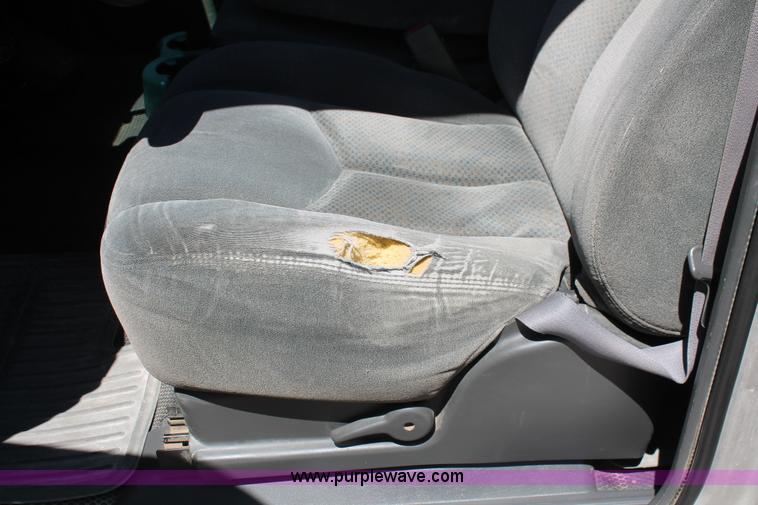 image for item K8831 2004 Chevrolet Silverado 2500HD Ext. Cab pickup truck