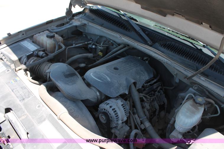 image for item K8831 2004 Chevrolet Silverado 2500HD Ext. Cab pickup truck