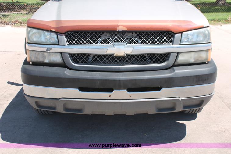 image for item K8831 2004 Chevrolet Silverado 2500HD Ext. Cab pickup truck