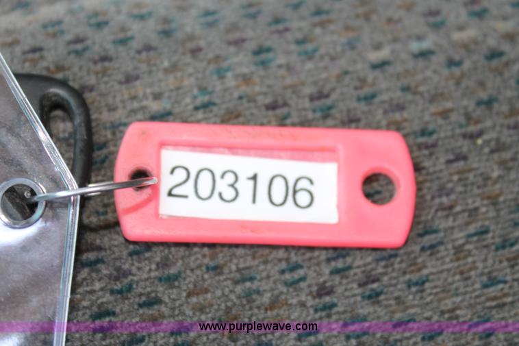 image for item K8831 2004 Chevrolet Silverado 2500HD Ext. Cab pickup truck