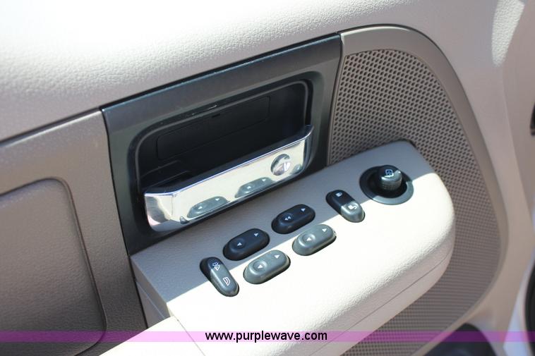 image for item K8832 2008 Ford F150 XLT SuperCrew pickup truck