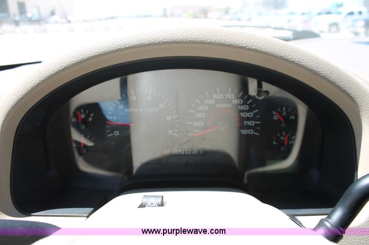 image for item K8832 2008 Ford F150 XLT SuperCrew pickup truck