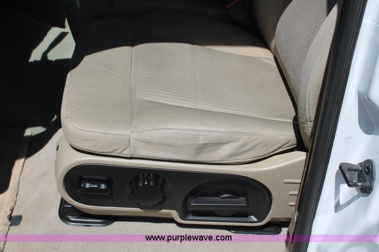 image for item K8832 2008 Ford F150 XLT SuperCrew pickup truck