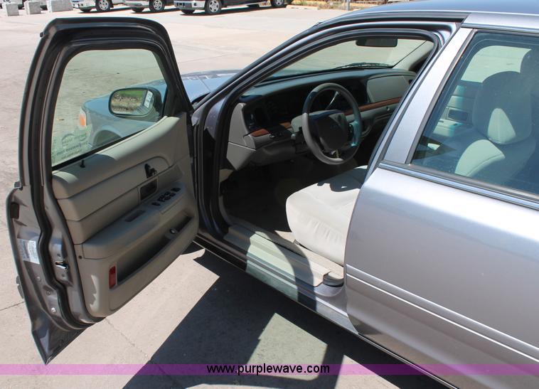 image for item K8834 2006 Ford Crown Victoria