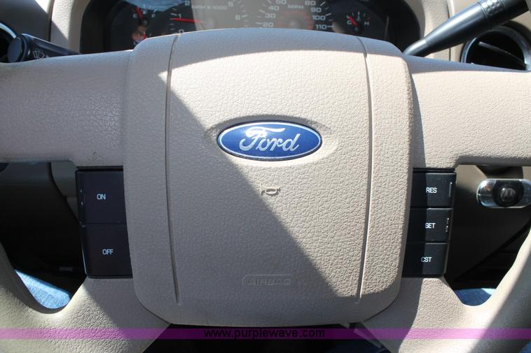 image for item K8835 2007 Ford F150 XLT SuperCrew pickup truck