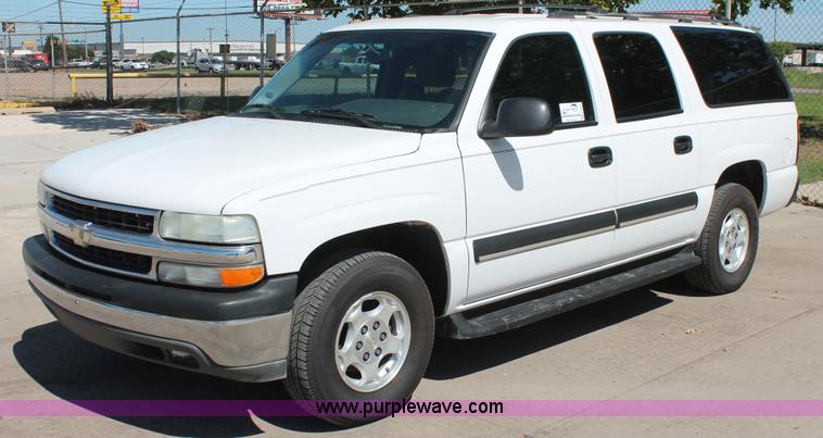 image for item K8836 2004 Chevrolet Suburban 1500 LT SUV