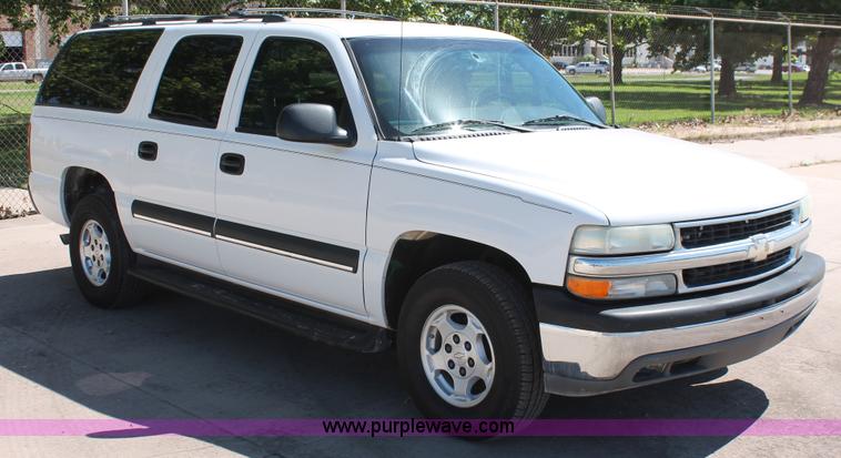 image for item K8836 2004 Chevrolet Suburban 1500 LT SUV