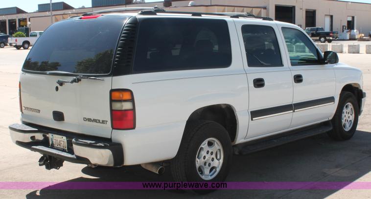 image for item K8836 2004 Chevrolet Suburban 1500 LT SUV