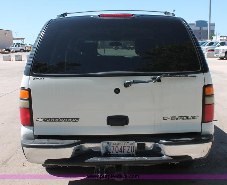 image for item K8836 2004 Chevrolet Suburban 1500 LT SUV