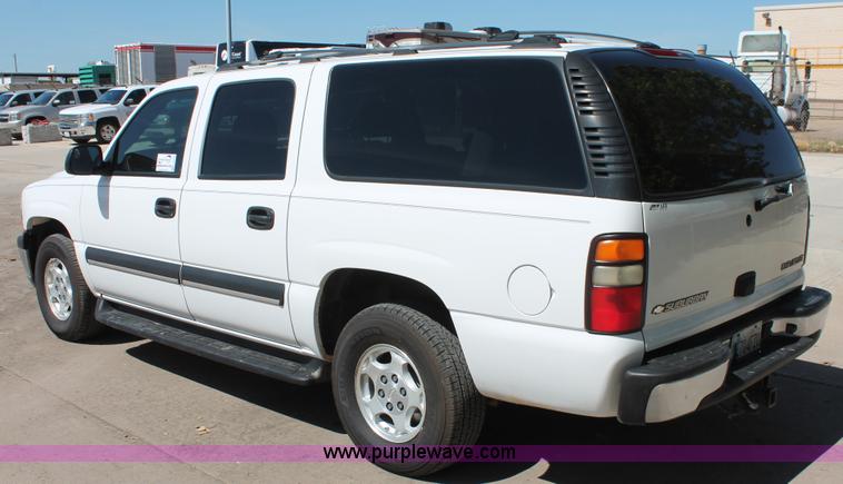 image for item K8836 2004 Chevrolet Suburban 1500 LT SUV