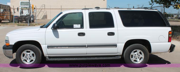image for item K8836 2004 Chevrolet Suburban 1500 LT SUV