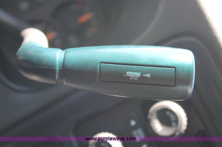 image for item K8836 2004 Chevrolet Suburban 1500 LT SUV