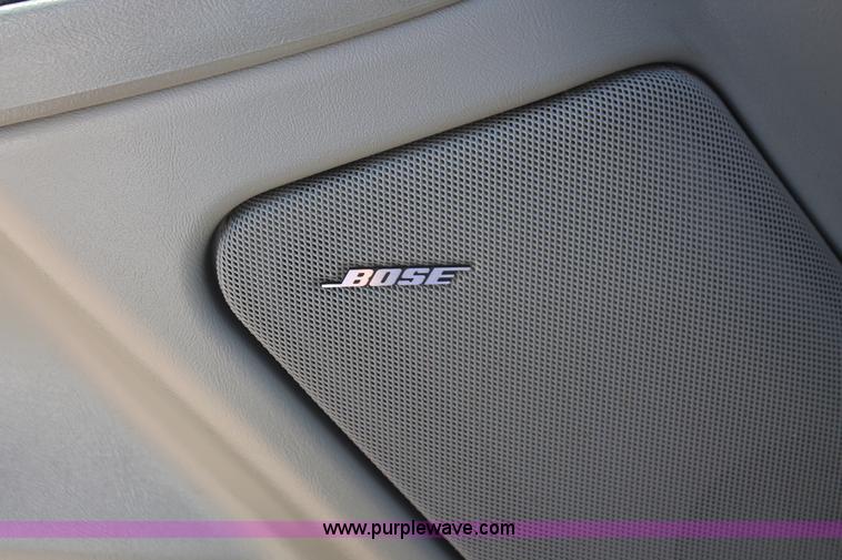 image for item K8836 2004 Chevrolet Suburban 1500 LT SUV