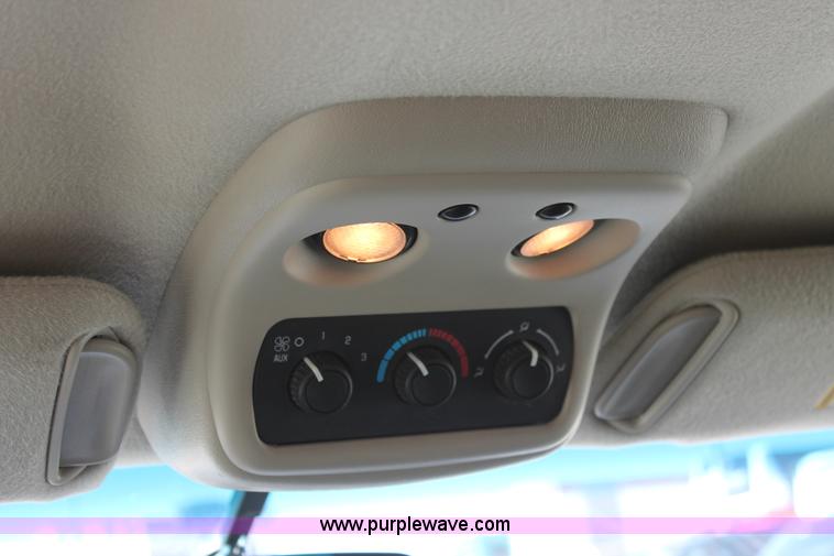 image for item K8836 2004 Chevrolet Suburban 1500 LT SUV